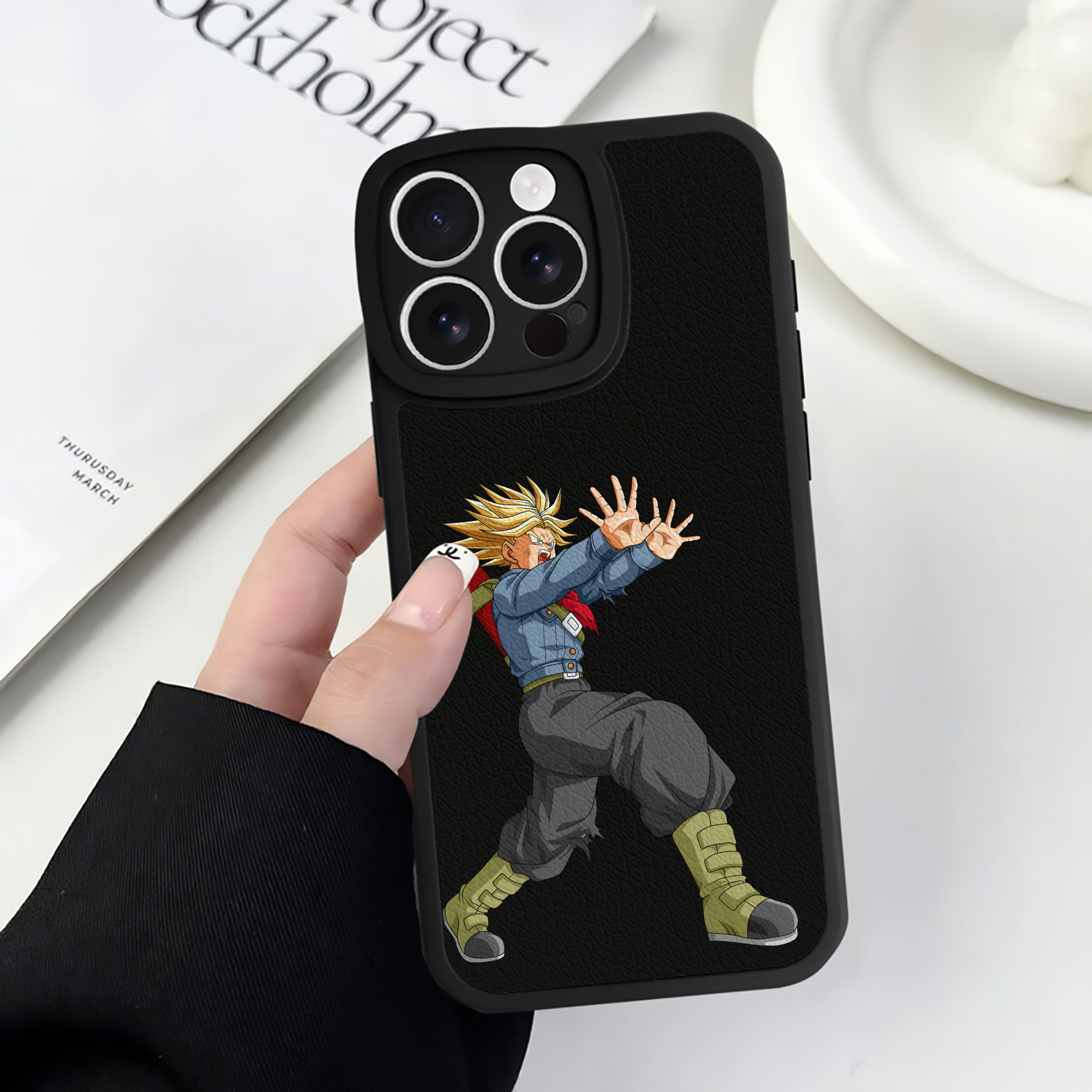 （画像用） ドラゴンボール トランクス（Torankusu）DRAGON BALL Trunks 【iPhone 16シリーズ対応】シリコンスマホケース（レザー調） 材質：シリコン